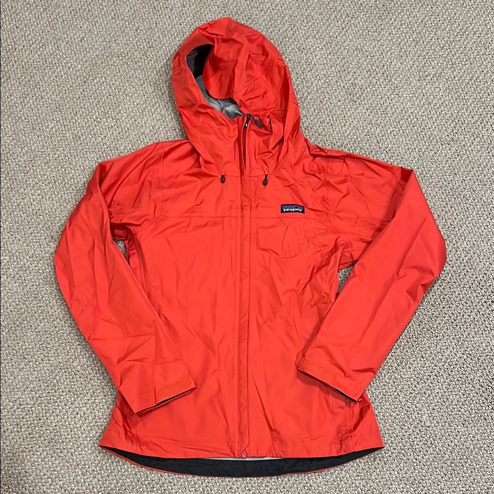 Patagonia women’s torrentshell rain jacket